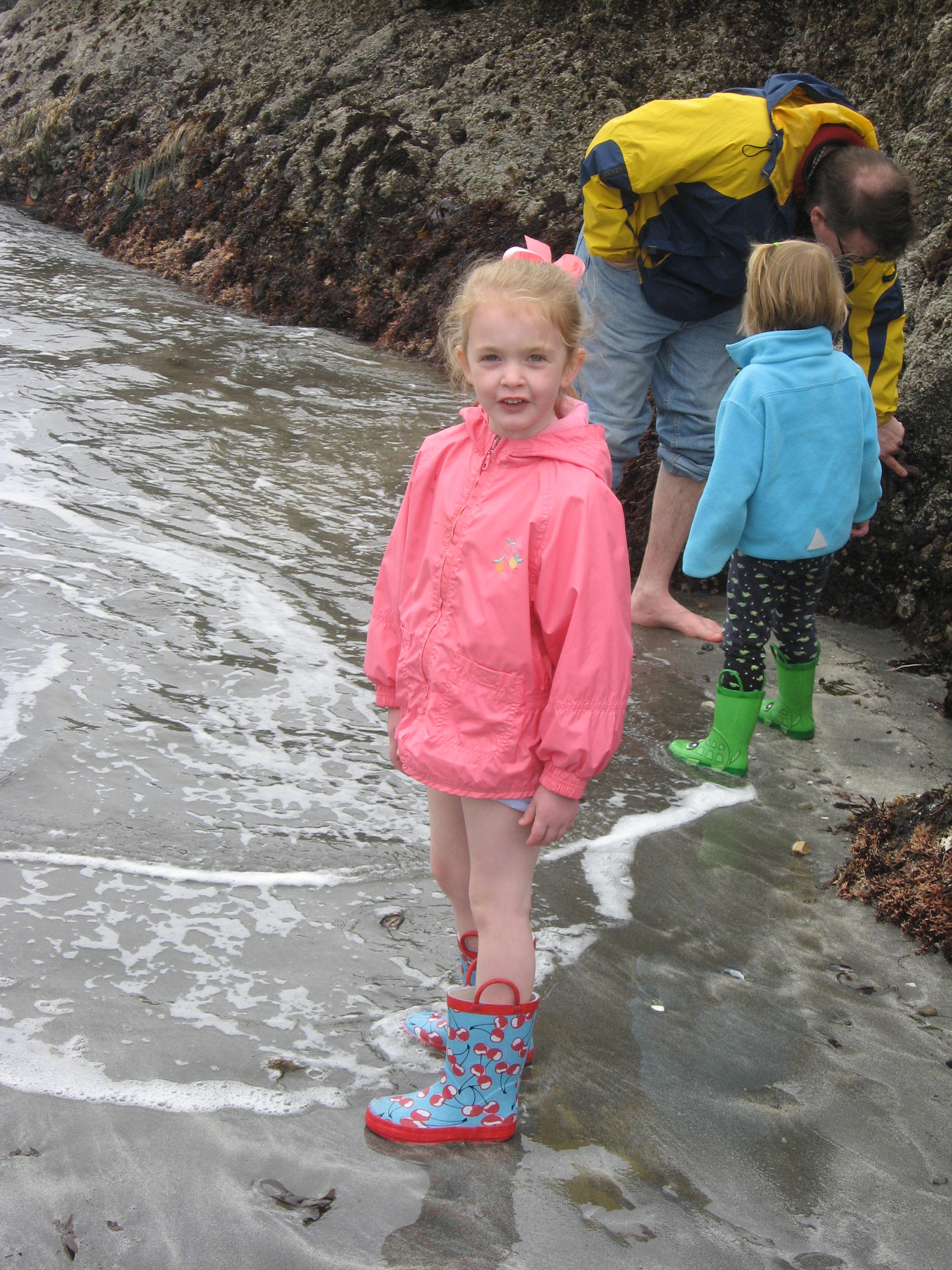 2008_05_10 Brookings Jane at beach w RC.jpg